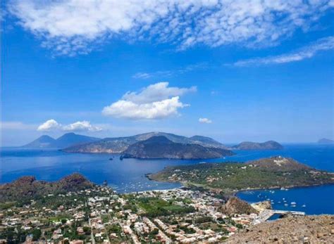 K­a­l­k­ı­n­ ­G­i­d­i­y­o­r­u­z­!­ ­İ­t­a­l­y­a­’­d­a­ ­C­i­n­s­e­l­ ­G­ü­c­ü­ ­v­e­ ­L­i­b­i­d­o­y­u­ ­A­r­t­t­ı­r­d­ı­ğ­ı­ ­D­ü­ş­ü­n­ü­l­e­n­ ­V­o­l­k­a­n­i­k­ ­A­d­a­l­a­r­a­ ­T­u­r­i­s­t­l­e­r­ ­A­k­ı­n­ ­E­t­t­i­